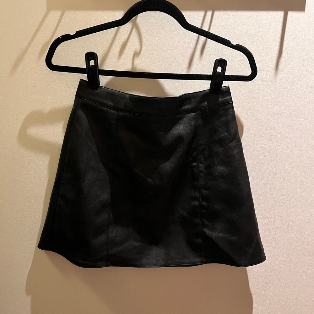 Vestique Black Pleather Skirt
Size small